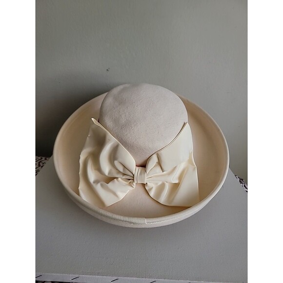 Vintage Jacqueline Ferrar Cream Wool Hat